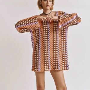 NWT VRGGRL Taylor Swift MYRA
CROCHET MINI DRESS APRICOT Size M